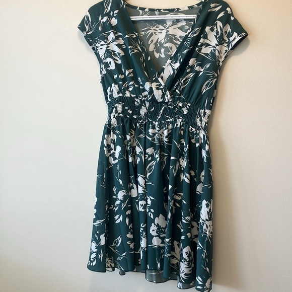 SHEIN Floral Batwing Sleeve Dress - Picture 2 of 2